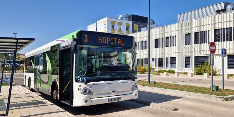 Bus Ligne 3 Sur Parvis Hno Villefranche