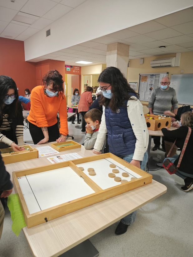 Beaujeu ehpad nain jaune 2026 01 jeu palet bois