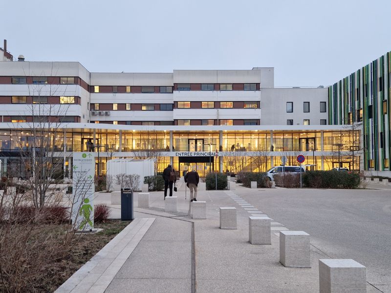 entrée principale de l'hôpital de Villefranche